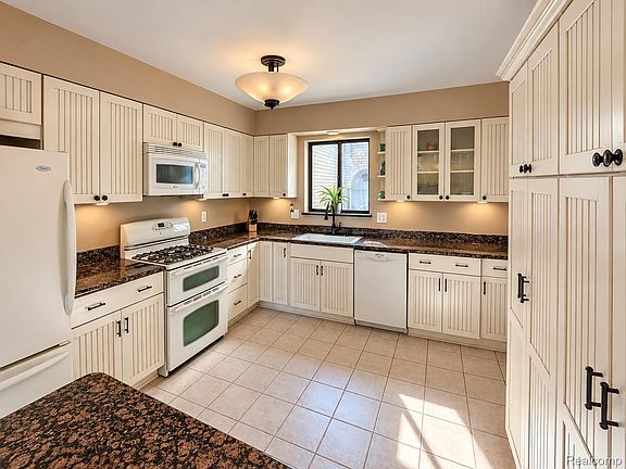 4th image of 1188 Oakwood Ct