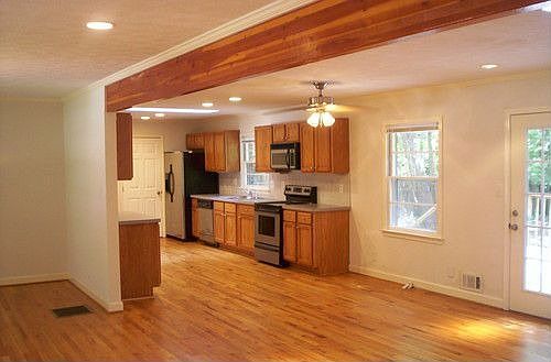 3rd image of 439 Dorsey Cir