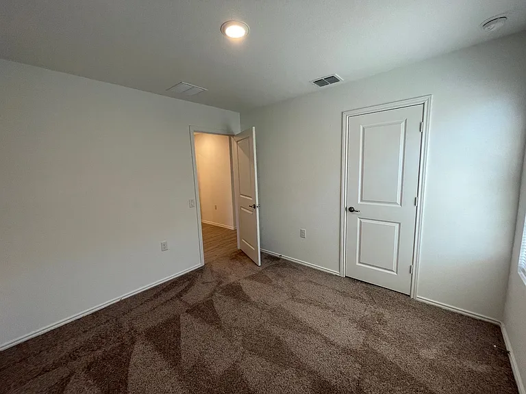 1019 Magrum Way — Photo 15