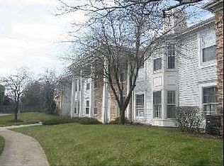 1086 Spring Garden Cir, Naperville, IL 60563