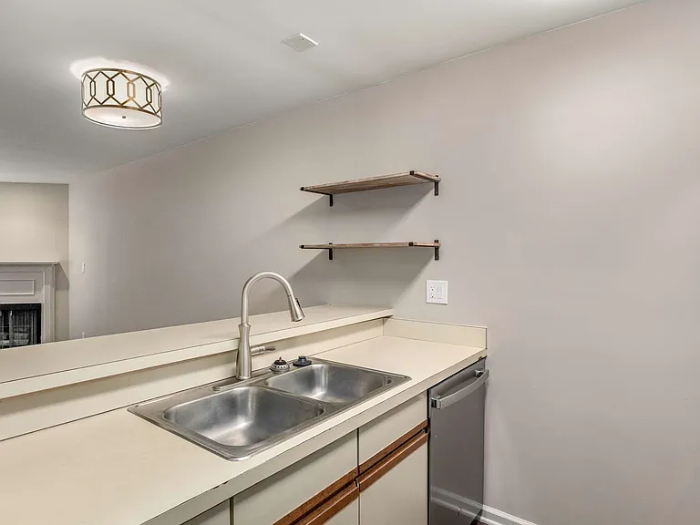 209 14th St NE #208 — Photo 11