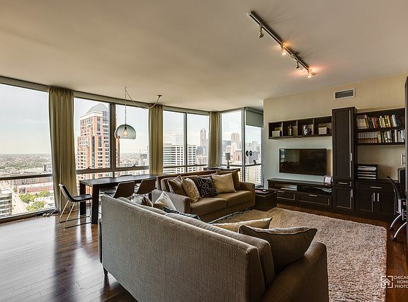5th image of 1201 S Prairie Ave APT 3501
