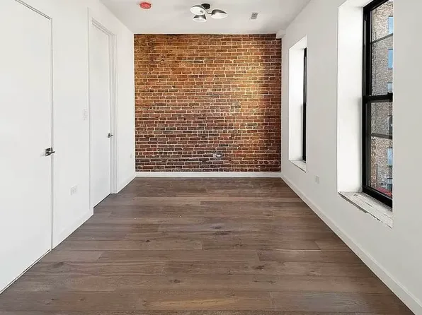 181 Kosciusko Street image 9 of 22