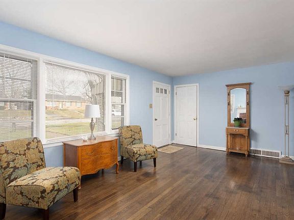 5th image of 178 Saint William Dr