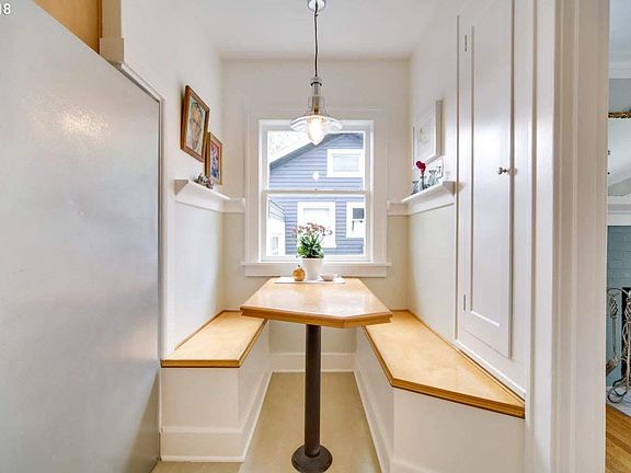 Built in dining nook