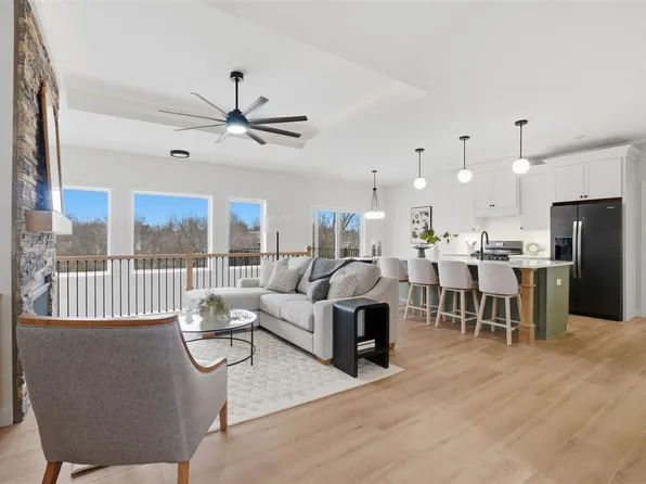 892 Silver Ln, Iowa City, IA 52245