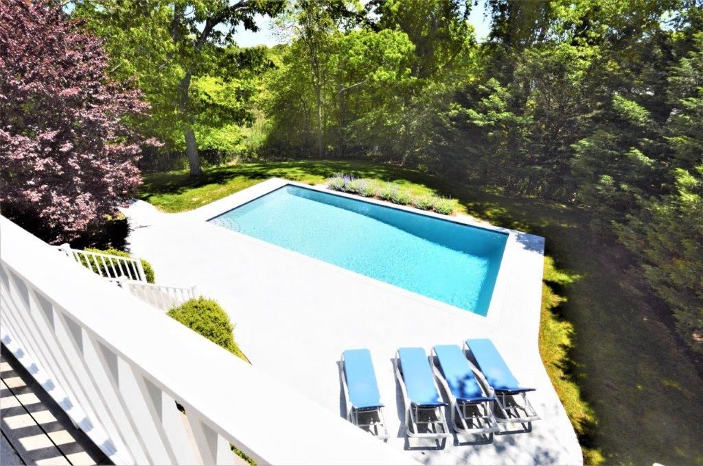  Balcony overlooking Pool