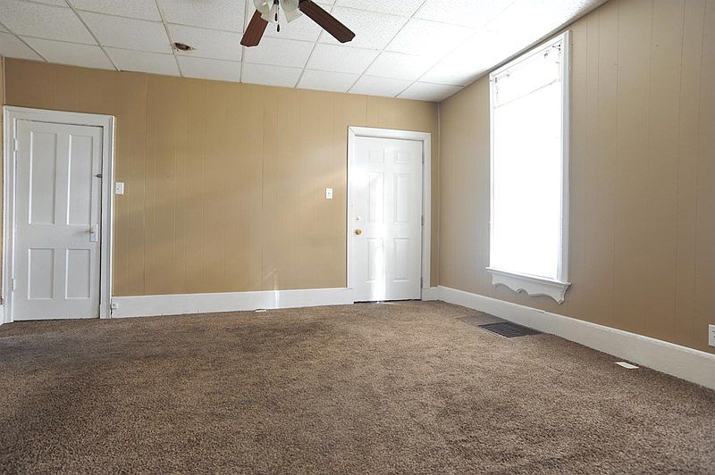 1st image of 401 N Shabbona St APT 2