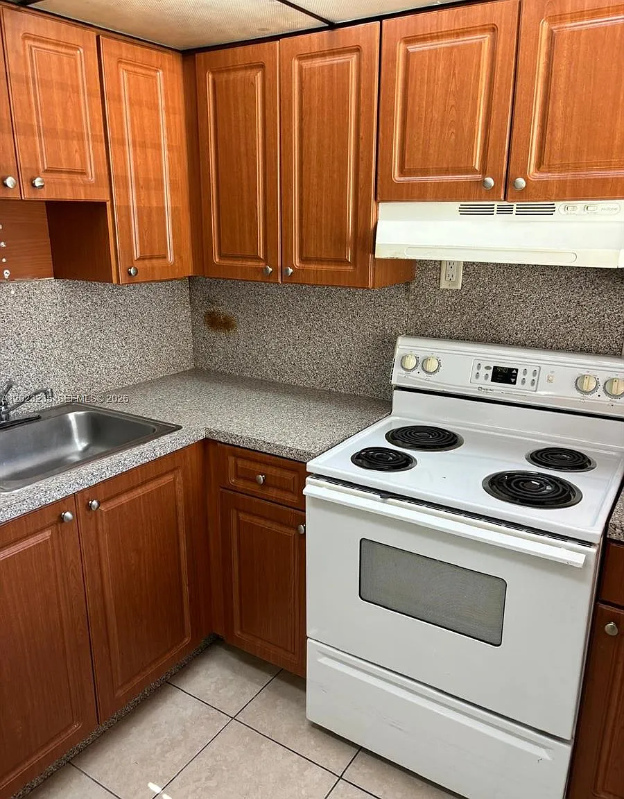 3050 S Dixie Hwy — Photo 3