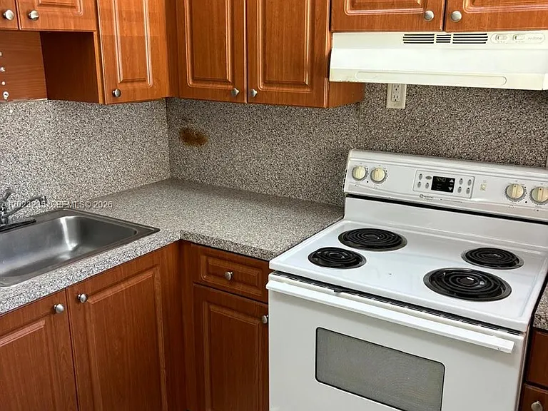 3050 S Dixie Hwy #203 — Photo 3