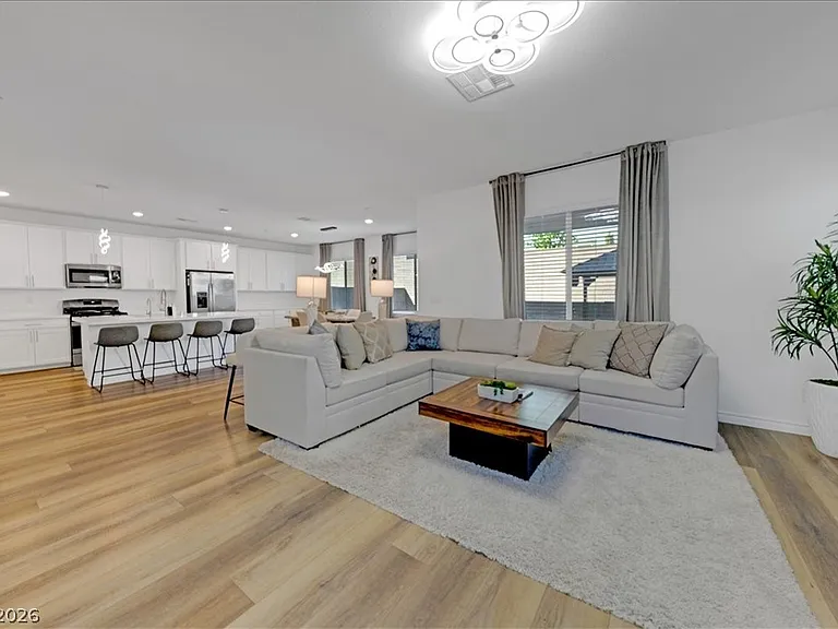 299 Mount Tyndall St — Photo 11