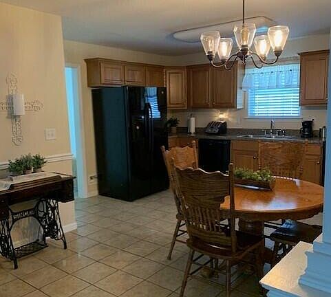 4th image of 1003 Cedar Creek Dr