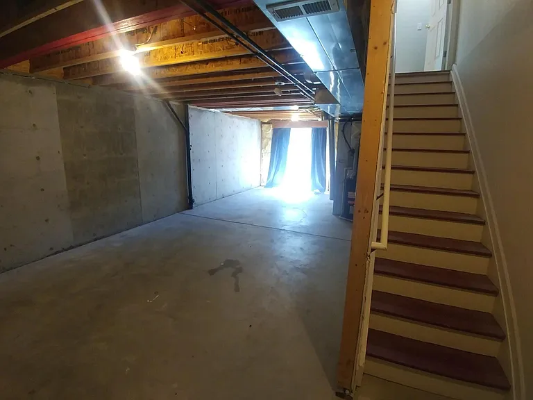 31 Evergreen St — Photo 9