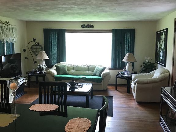 5th image of 14 Cascade Dr