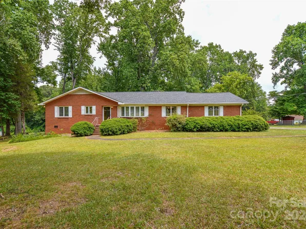 8216 Denbur Dr, Charlotte, NC 28215