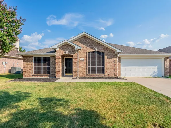 604 Coal Creek Dr, Mansfield, TX 76063