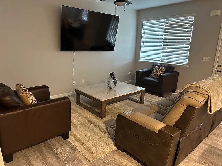 2540 Brookstone Dr #B — Photo 2