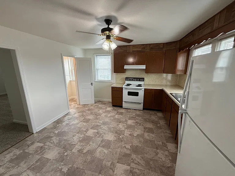 317 S Washington St — Photo 16