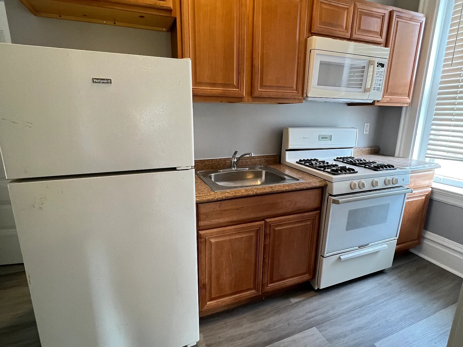 2 bed, 950 sqft, $1,200 — Photo 2