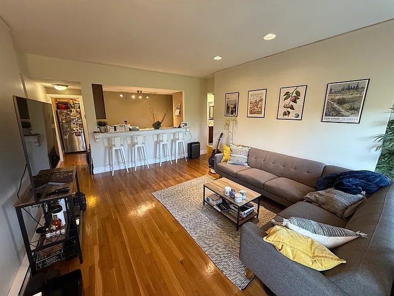 42 W Newton St #424 — Photo 1