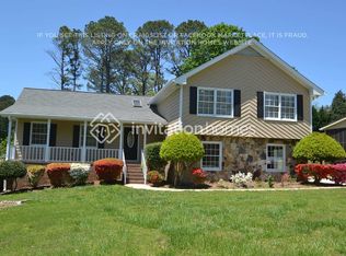 3945 Thornhill Dr SW, Lilburn, GA 30047