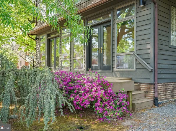 1221 N Lincoln St, Arlington, VA 22201