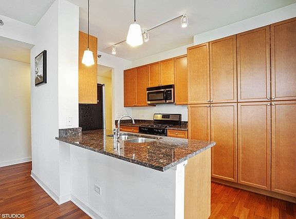 3rd image of 1400 S Michigan Ave APT 1903