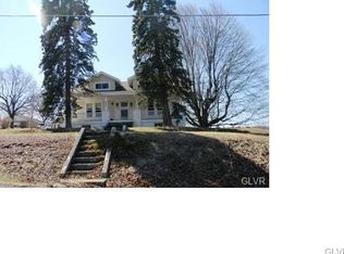 2150 Blue Barn Rd, Orefield, PA 18069