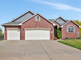 926 S Glenmoor Ct, Wichita, KS 67207