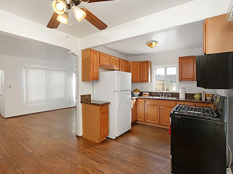 3004 Fairmount Ave — Photo 8