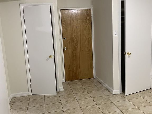 4th image of 4745 48th St #1