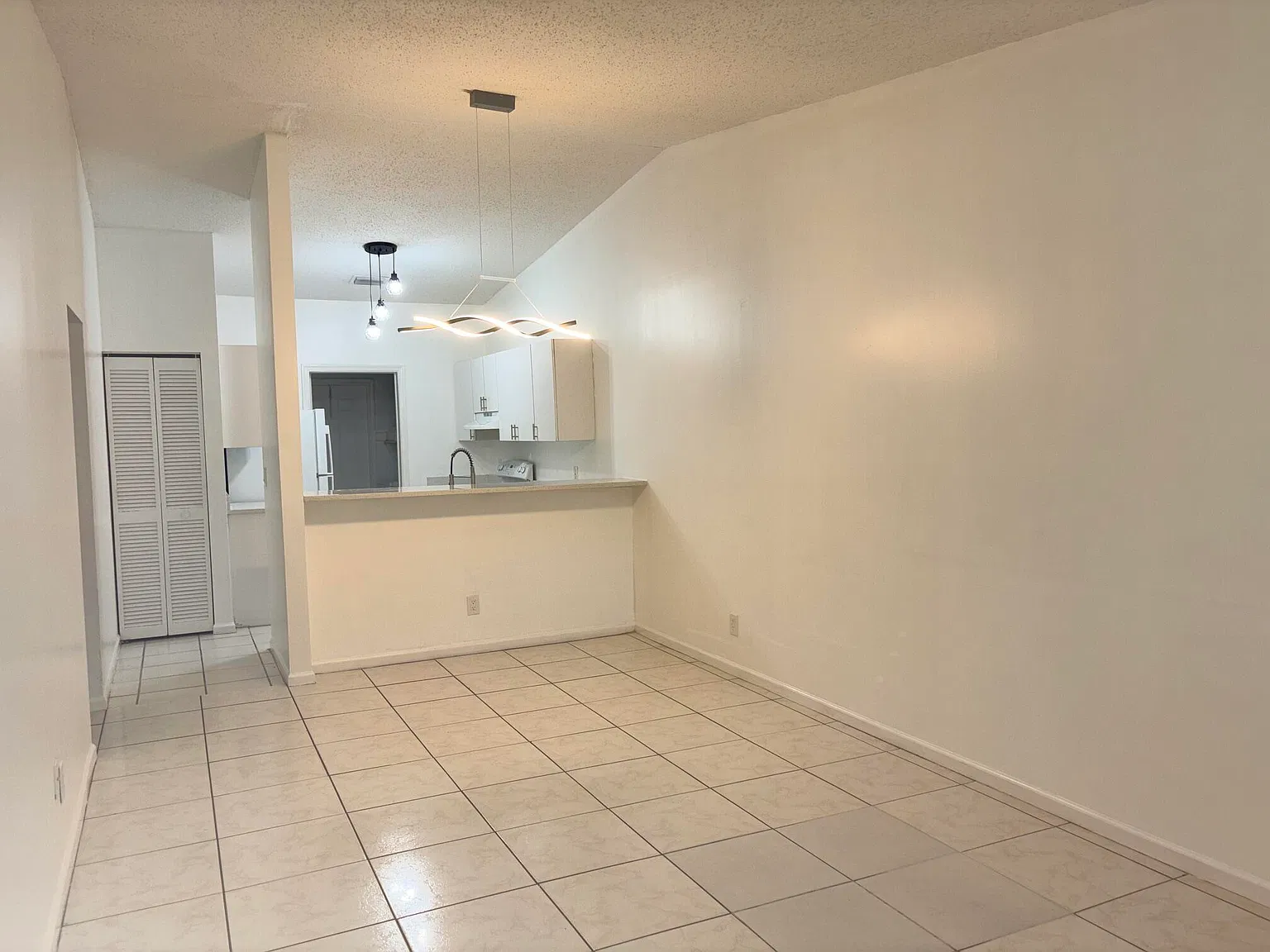 2 bed, 1.0 bath, 900 sqft, $1,800 — Photo 3