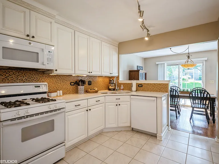 707 Clover Hill Ct — Photo 8