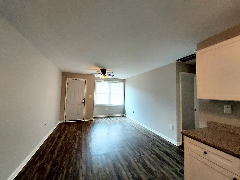 505 W Main St — Photo 22