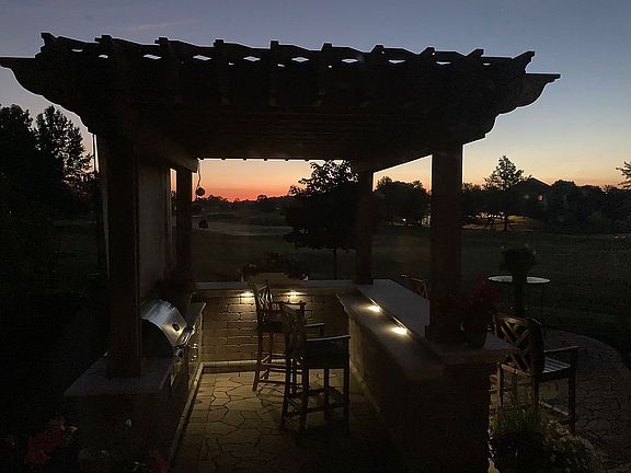 U-shaped bar, built in grill