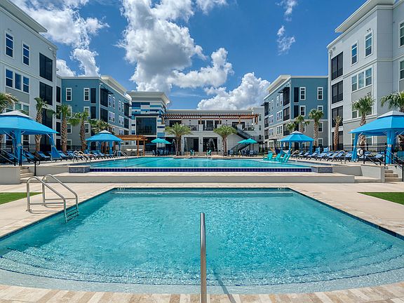 Ciel Luxury Apartments ; Jacksonville, FL ; Resort Style Salt Water Pool & Spa