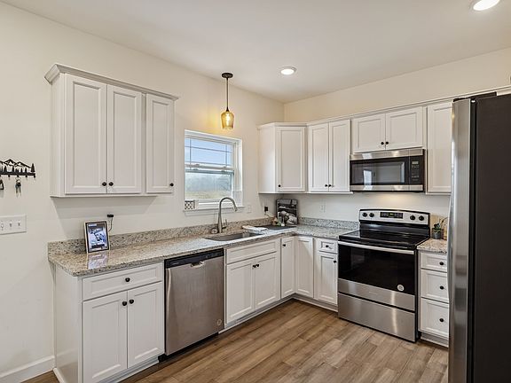 3rd image of 1159 Oak Grove Rd