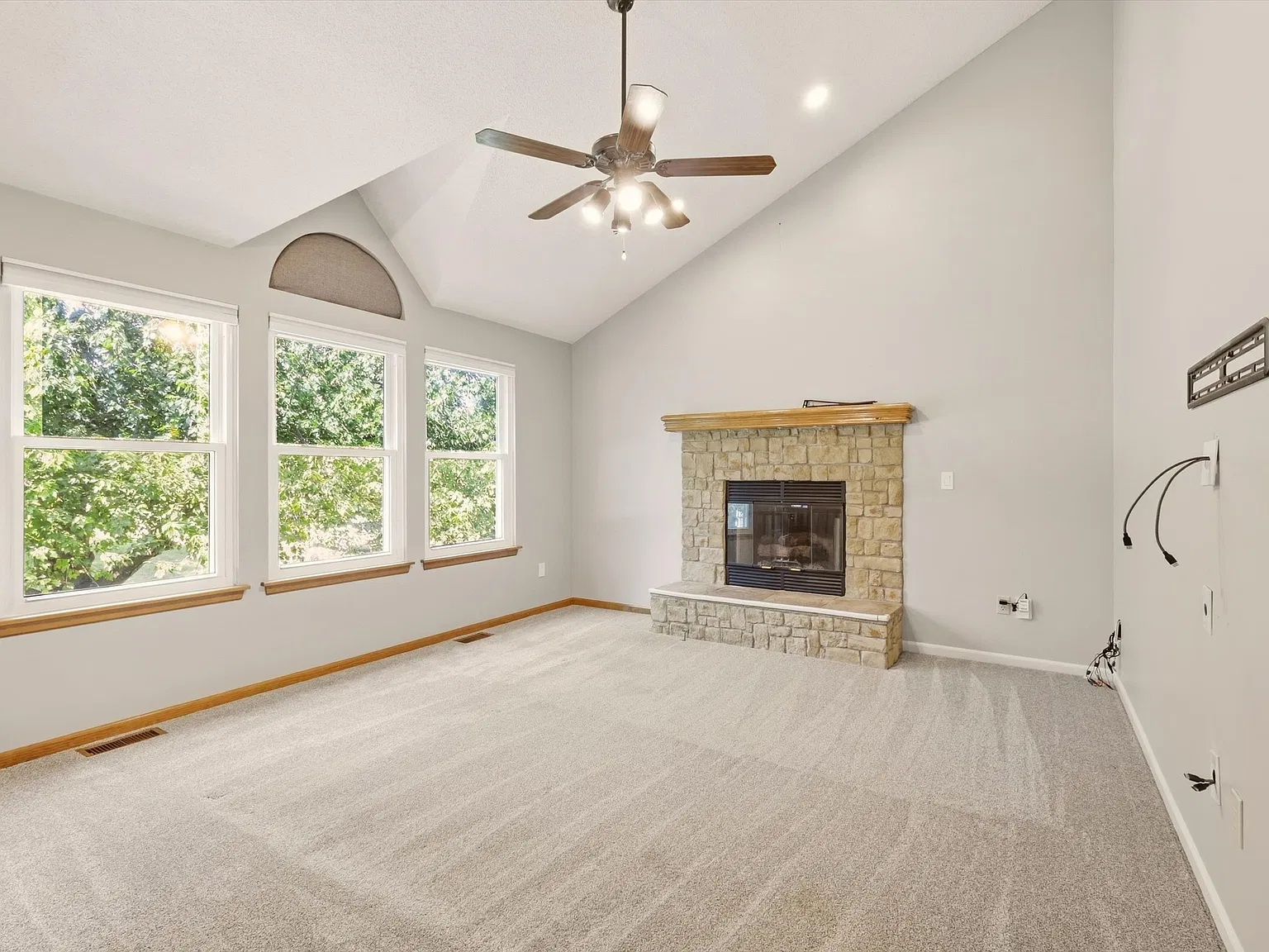 125 Southeast Topaz Drive - 1 — Photo 3