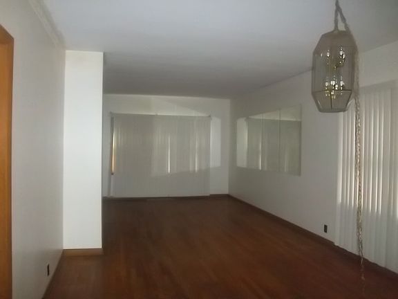 4th image of 715 Sibley Blvd