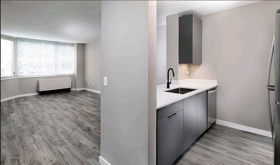 1st image of 250 W 50th St APT 33J