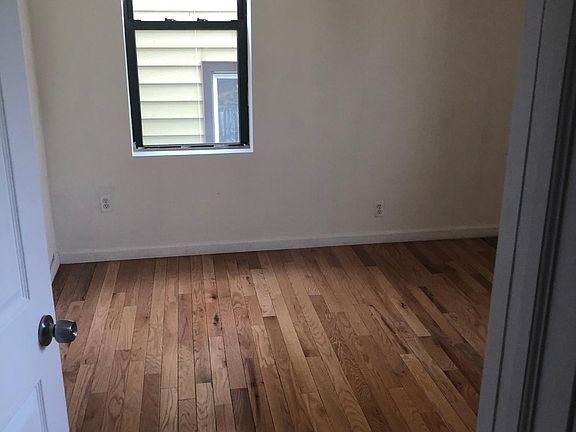 4th image of 3754 Olinville Ave