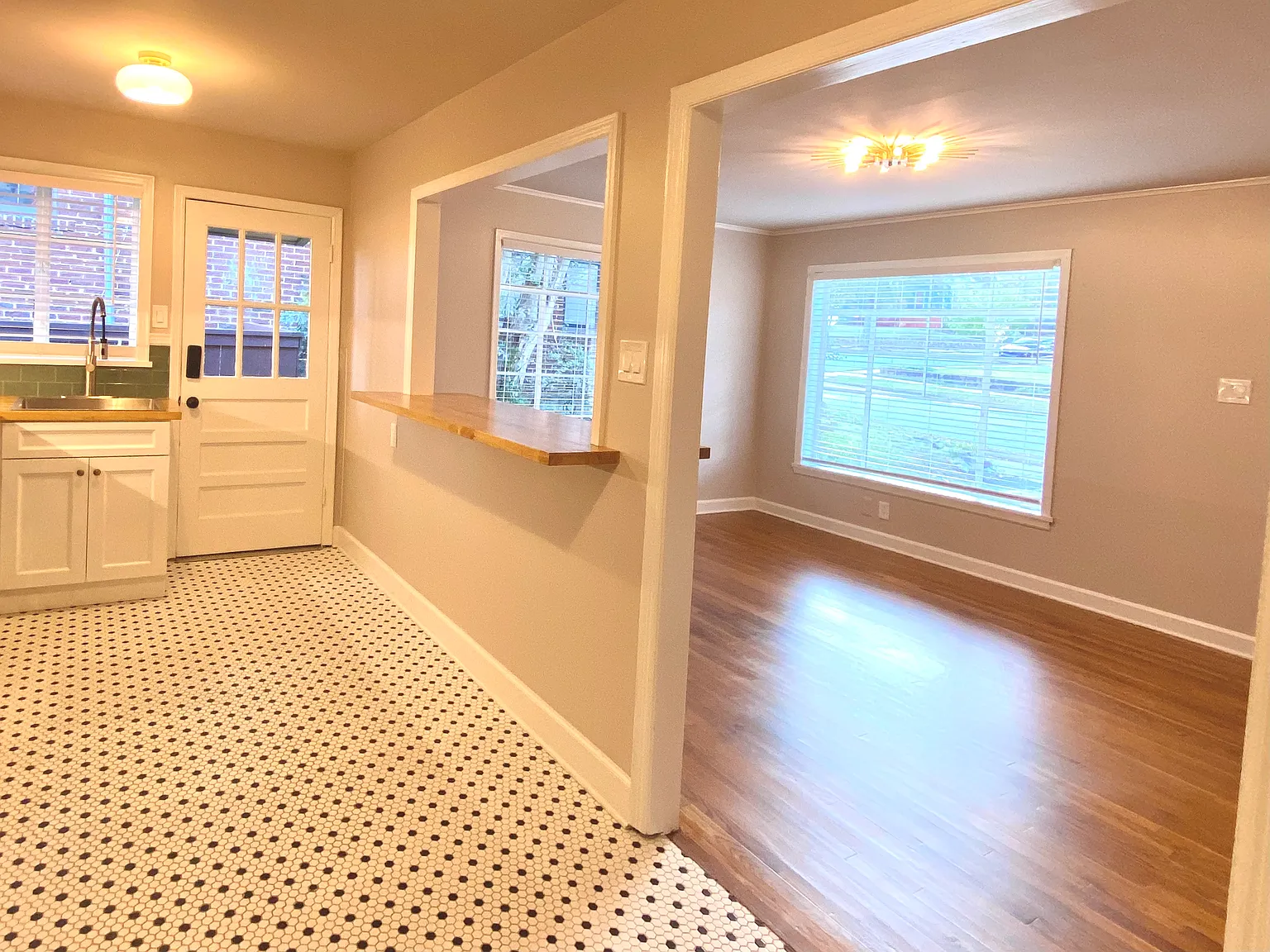 320 W Daisy L Gatson Bates Dr — Photo 4