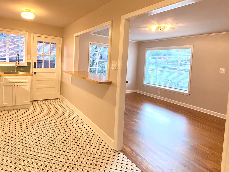 320 W Daisy L Gatson Bates Dr — Photo 4