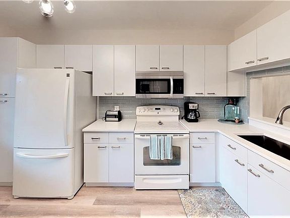 5th image of 7731 Jewel Ln APT 202