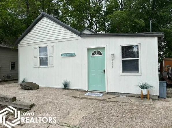 205 Asbury Dr, Clear Lake, IA 50428