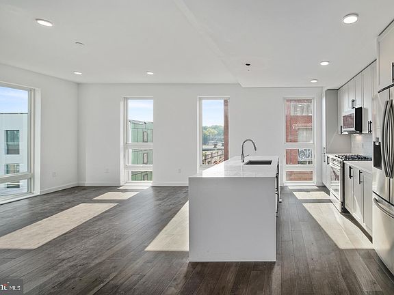 2nd image of 1501 N 31st St #Penthouse 13