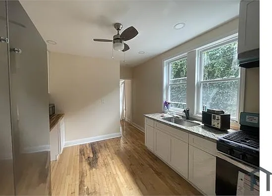 3 bed, 1000 sqft, $2,500 — Photo 3