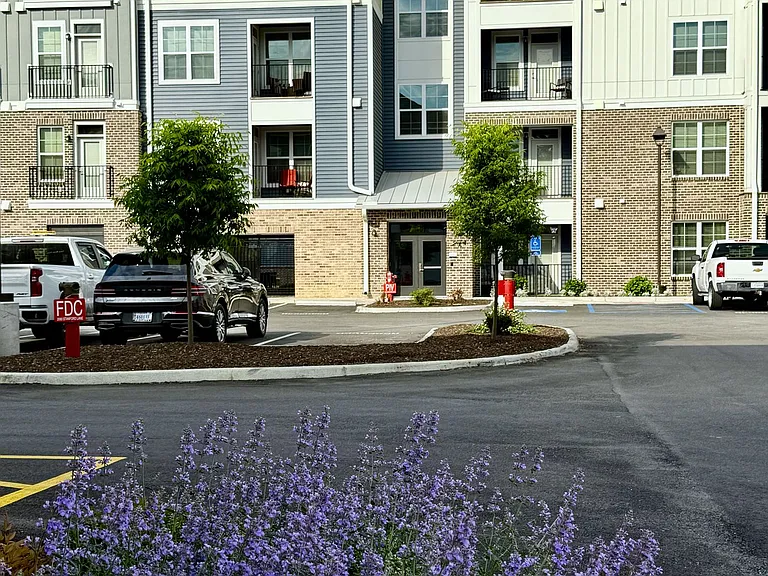 2055 Stanford Ln — Photo 2