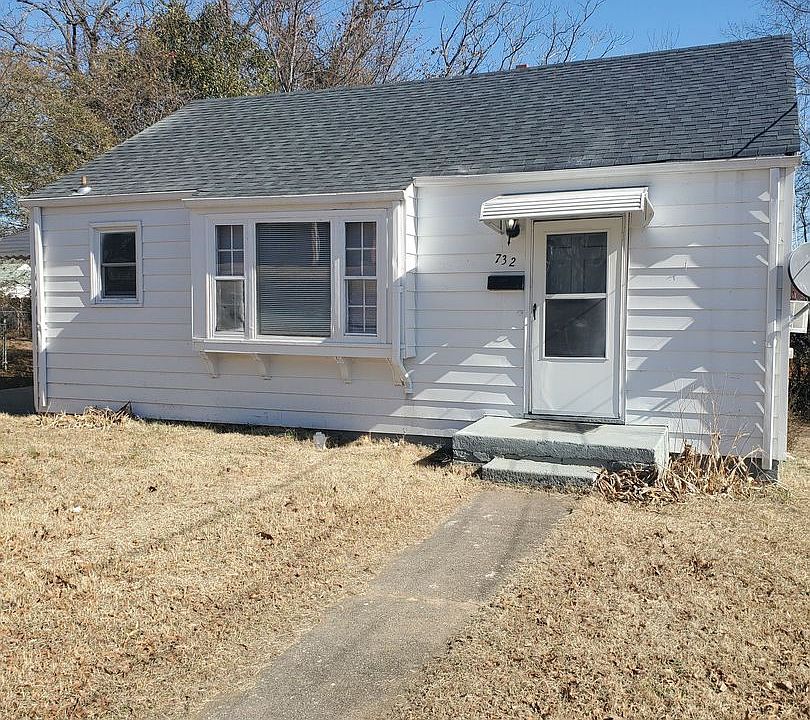 1st image of 732 Melville Ave