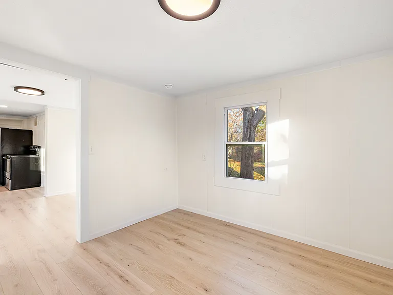 115 E Savidge St — Photo 21